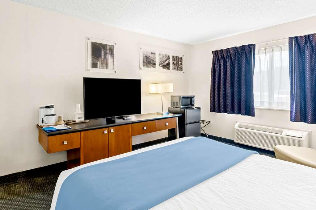 Americas Best Value Inn & Suites - Tahquamenon Country Newberry Bilik gambar