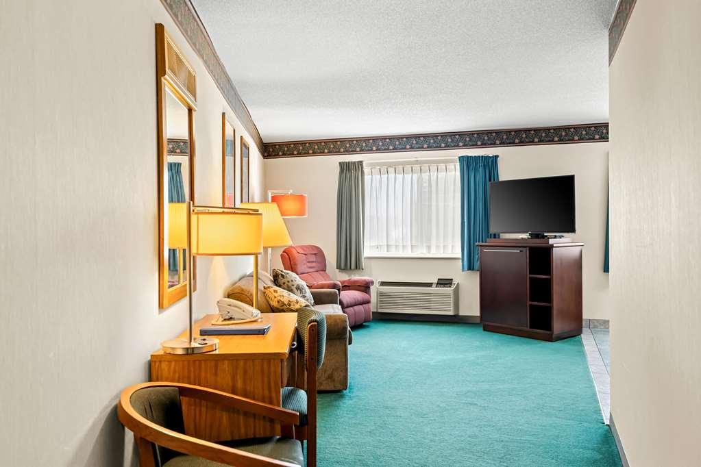 Americas Best Value Inn & Suites - Tahquamenon Country Newberry Bilik gambar