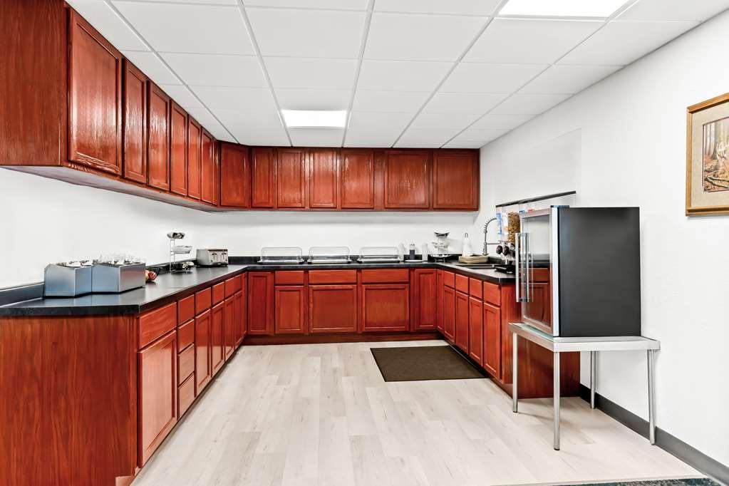 Americas Best Value Inn & Suites - Tahquamenon Country Newberry Restoran gambar