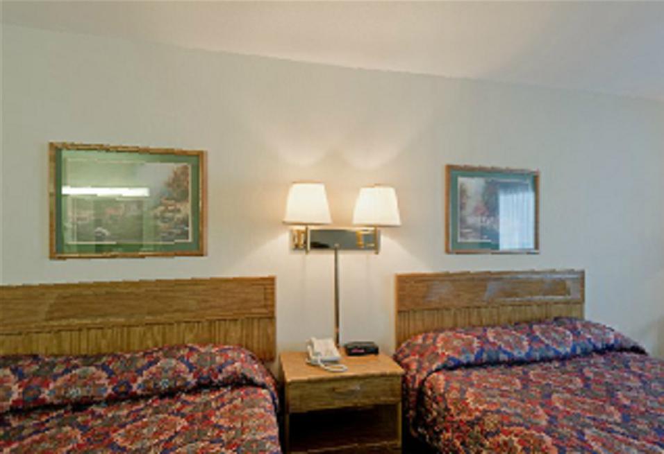 Americas Best Value Inn & Suites - Tahquamenon Country Newberry Bilik gambar